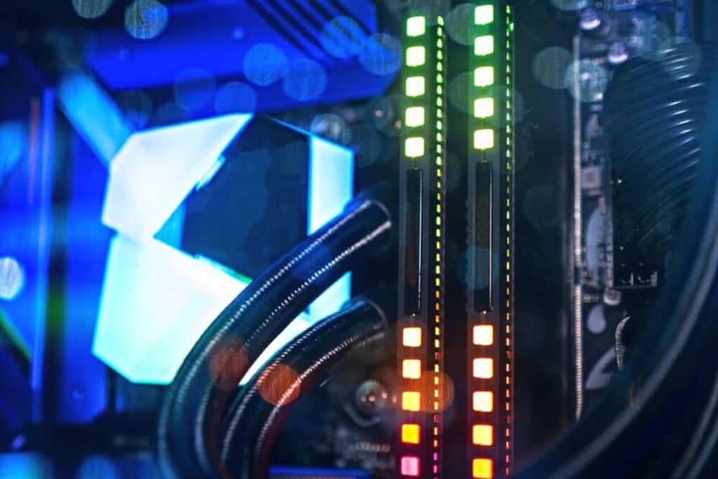 RAM RGB en una placa base.
